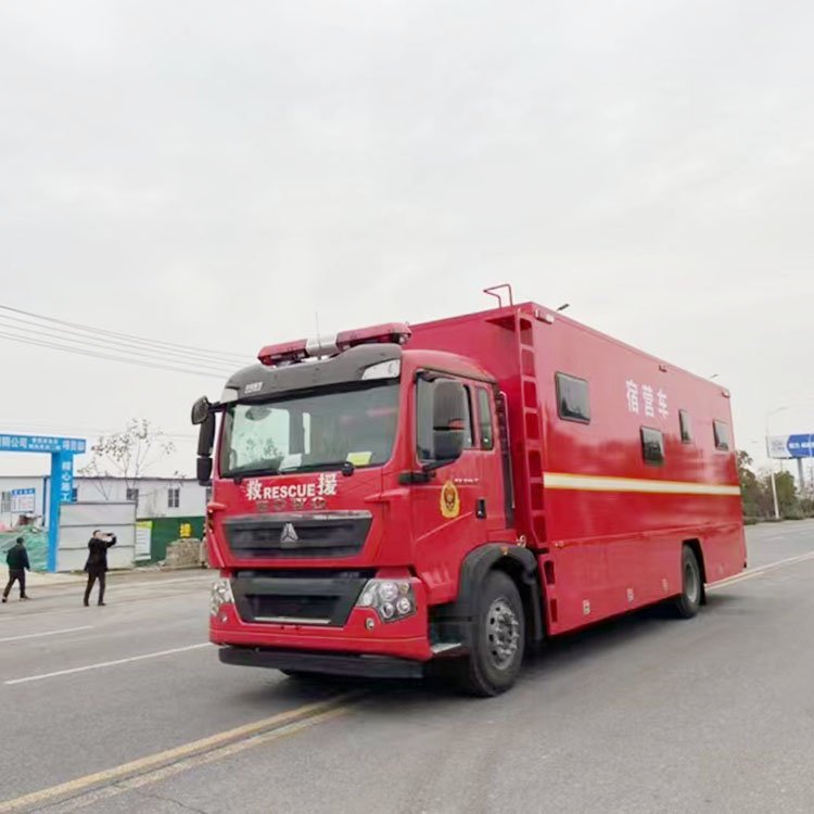 重汽豪沃宿营车12-48人带淋浴